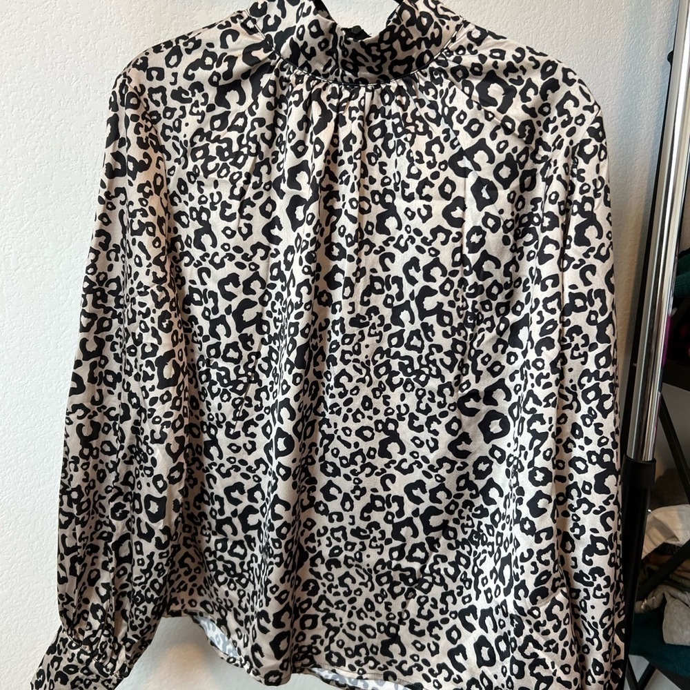 𝅺nasty Gal Women’s Cheetah Print Top‎ Size 2